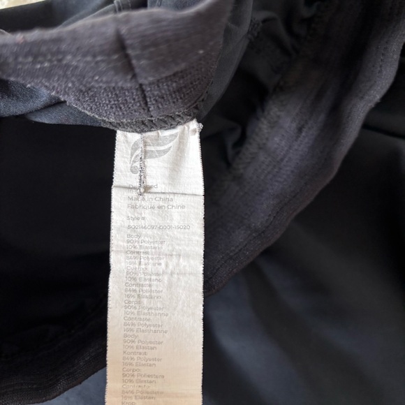 Fabletics 9” Fundamental Shorts - Picture 7 of 10